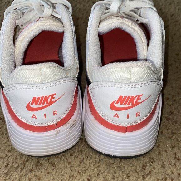 Women’s Nike air size 9 red white black - Picture 4 of 6